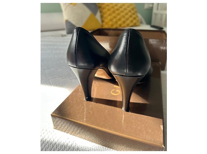 Décolleté neri Gucci con decorazione a forma di cuore dorato Nero - vista 4