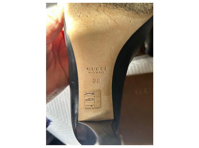 Décolleté neri Gucci con decorazione a forma di cuore dorato Nero - vista 6