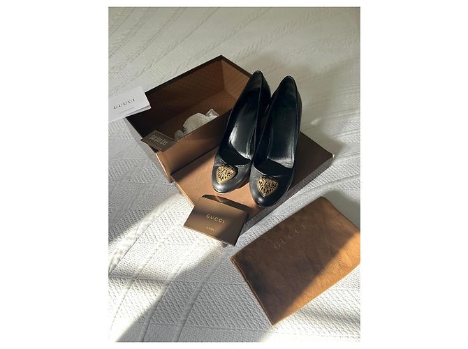 Décolleté neri Gucci con decorazione a forma di cuore dorato Nero - vista 9