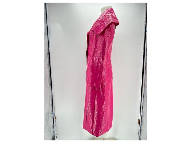 Autre Marque Abrigo de cuero con estampado de cocodrilo rosa - vista 3