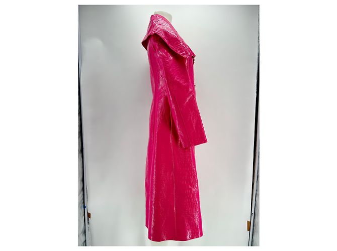 Autre Marque Abrigo de cuero con estampado de cocodrilo rosa - vista 4