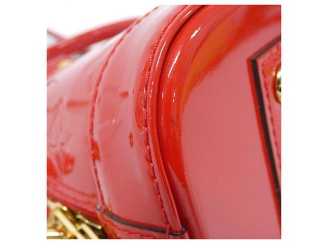 Borsa Alma BB in vernice Louis Vuitton Rosso Fuschia - vista 2