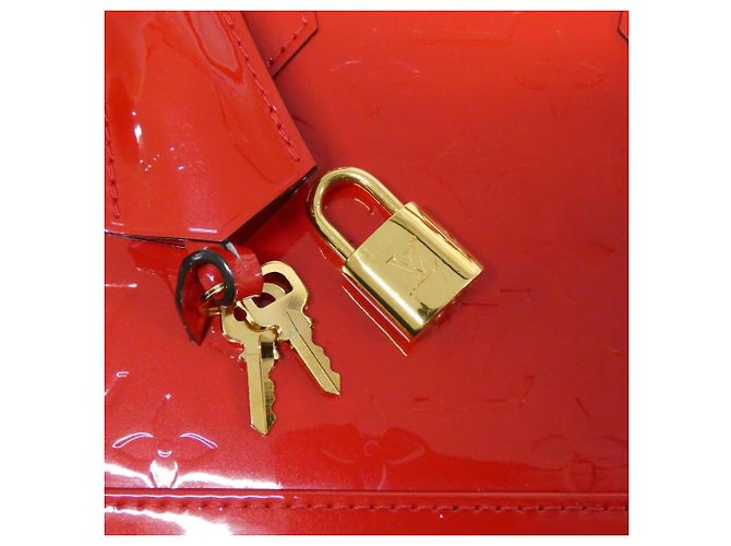 Borsa Alma BB in vernice Louis Vuitton Rosso Fuschia - vista 4