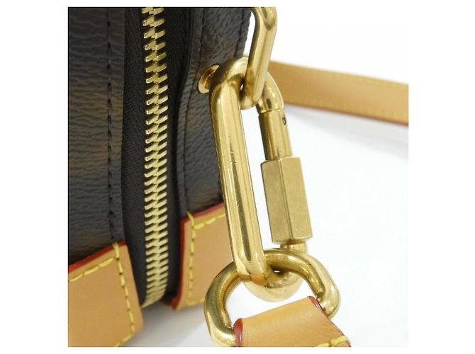 Bolso de Hombro Soft Trunk This Is Not Monogram de Louis Vuitton Castaño - vista 3