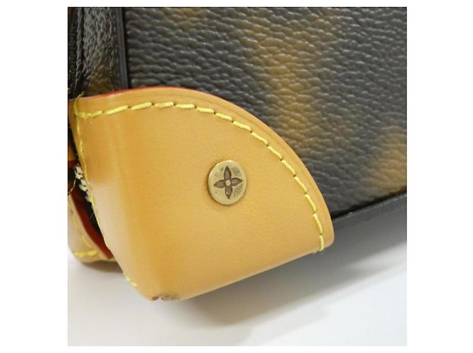 Bolso de Hombro Soft Trunk This Is Not Monogram de Louis Vuitton Castaño - vista 4