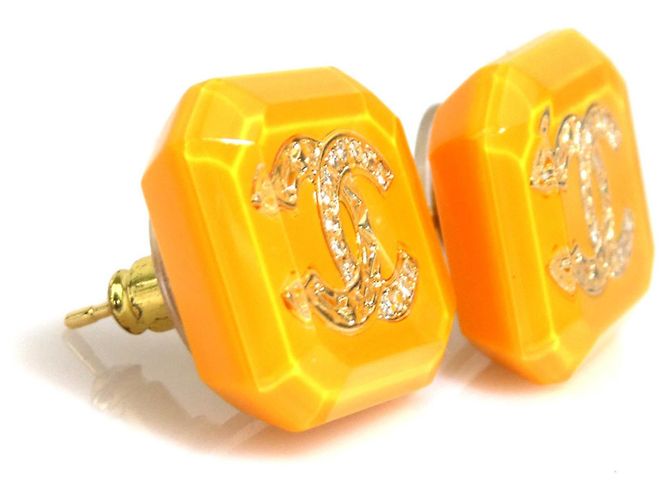 Orecchini in resina dorata e metallo Chanel D'oro Giallo - vista 2