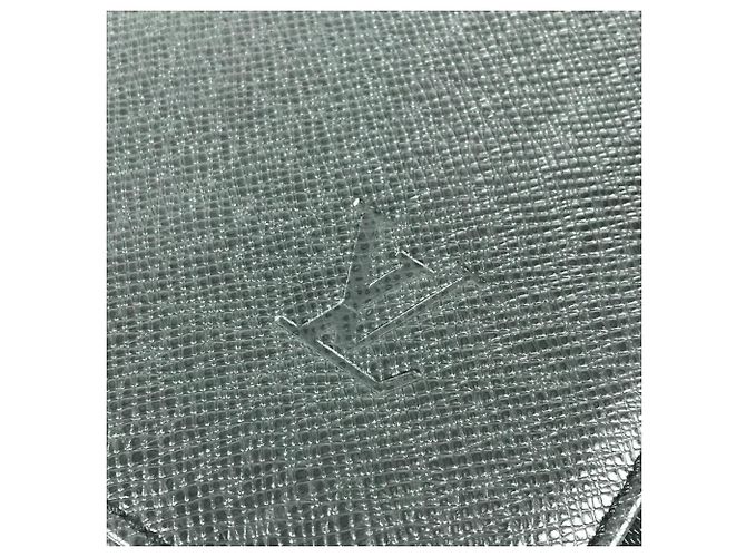 Bolso Victor Taiga Louis Vuitton Negro Caqui - vista 10