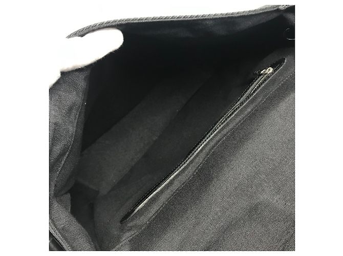 Bolso Victor Taiga Louis Vuitton Negro Caqui - vista 12