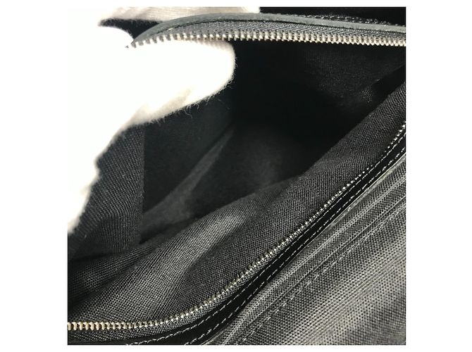 Bolso Victor Taiga Louis Vuitton Negro Caqui - vista 15