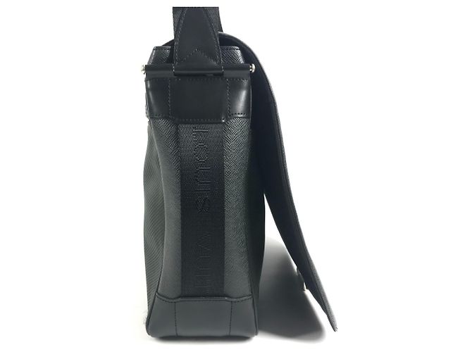 Bolso Victor Taiga Louis Vuitton Negro Caqui - vista 3