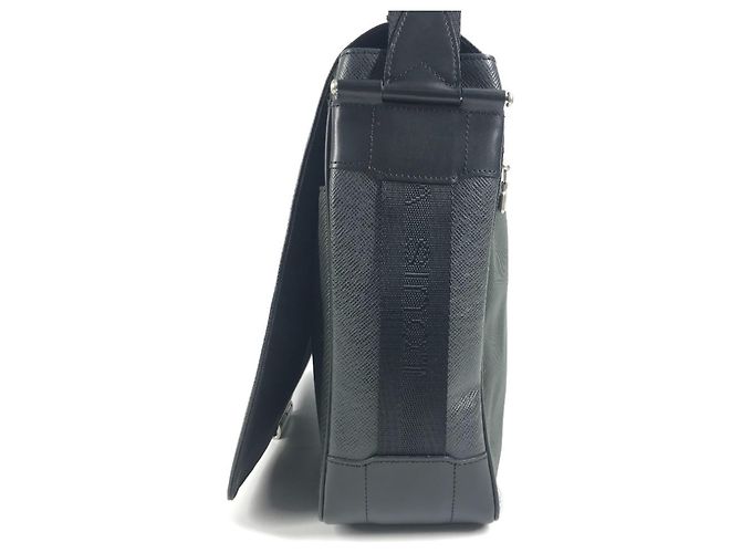 Bolso Victor Taiga Louis Vuitton Negro Caqui - vista 4