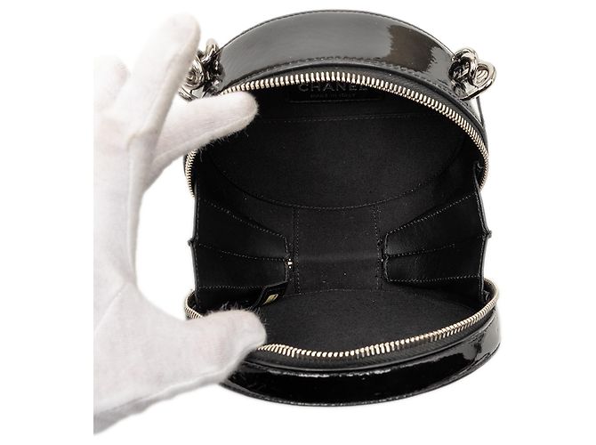 Borsa rotonda in vernice nera Chanel As Earth Nero - vista 4