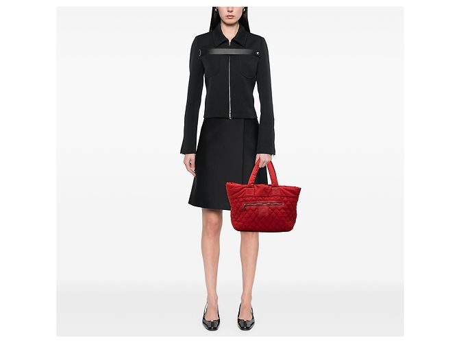 Chanel Rote Mittelgroße Gequiltete Nylon Coco Cocoon Tasche - Ansicht 7