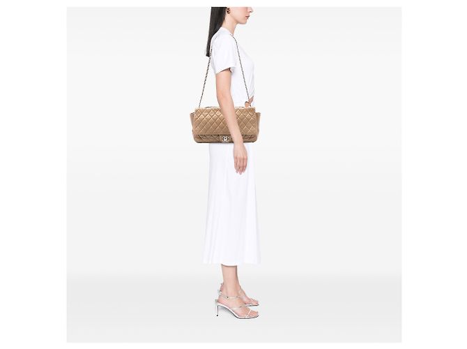 Chanel Marrón Jumbo Acolchado de Cordero Coco Rain Flap Castaño Caqui - vista 7