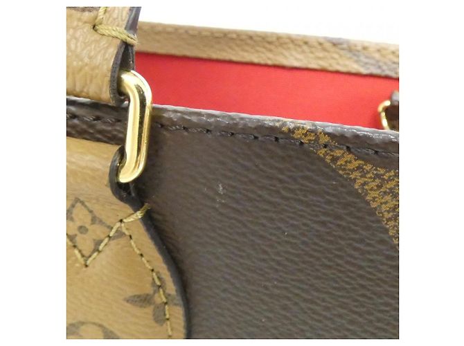 Borsa OnTheGo PM Monogram Gigante Louis Vuitton Marrone - vista 4