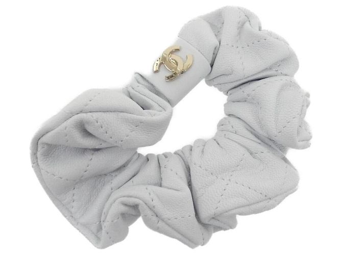 Chanel AA7926 Leder-Haargummi in Weiß - Ansicht 2