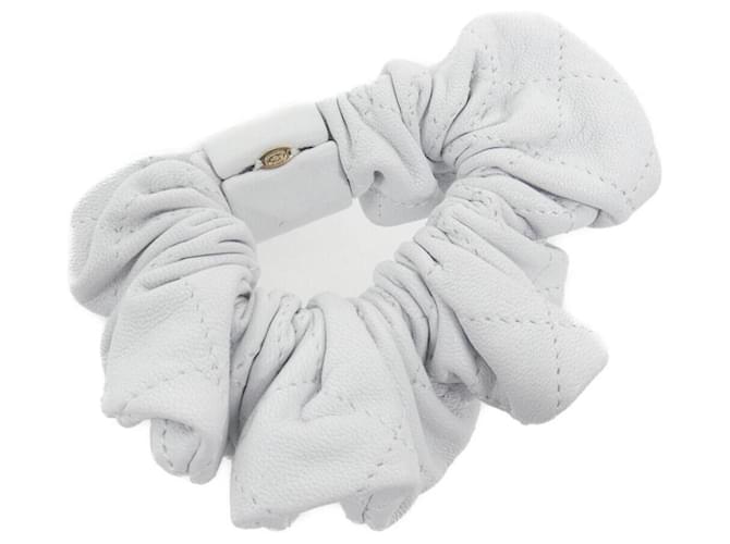 Chanel AA7926 Leder-Haargummi in Weiß - Ansicht 3