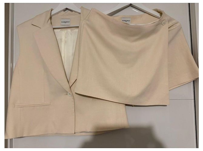 Conjunto de saia-short e blazer sem mangas bege da Claudie Pierlot - vista 4