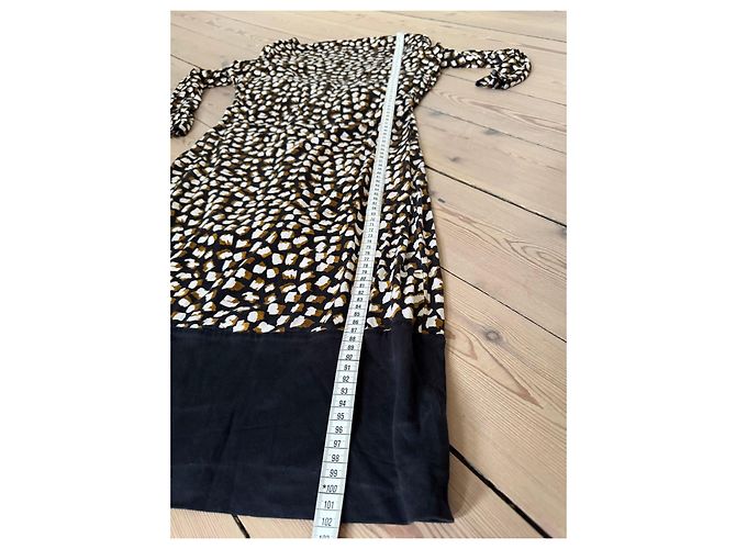 Vestido de seda Diane von Furstenberg Castaño Negro Blanco - vista 8
