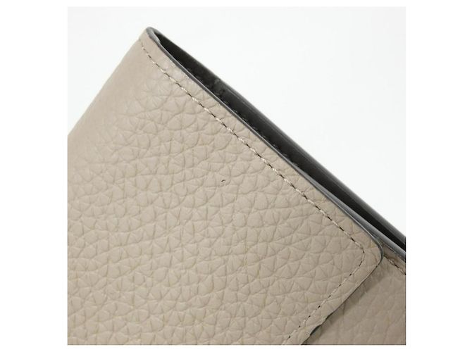 Billetera Compacta Capucines de Louis Vuitton - vista 5