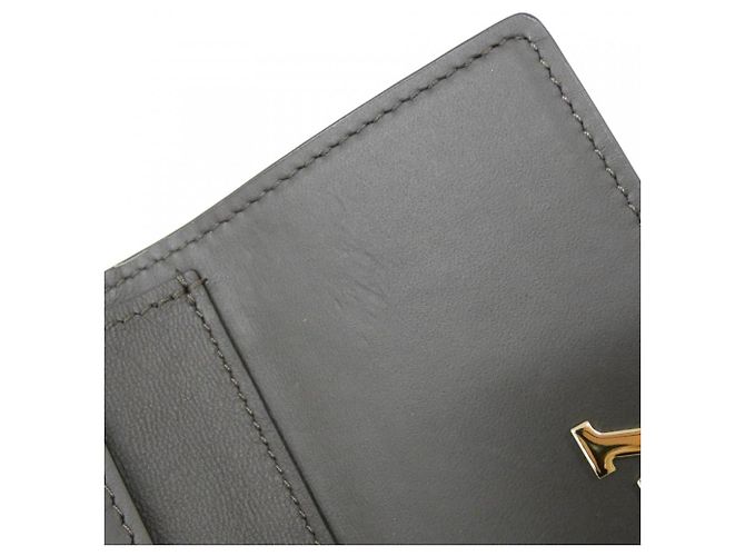 Billetera Compacta Capucines de Louis Vuitton - vista 7