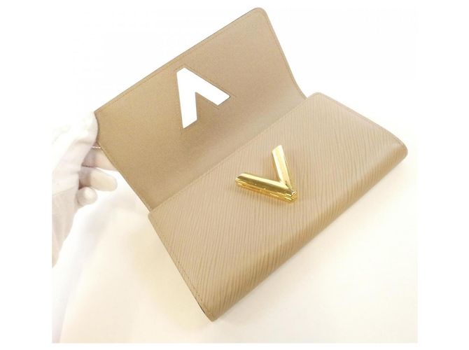 Cartera Twist Epi Louis Vuitton - vista 4