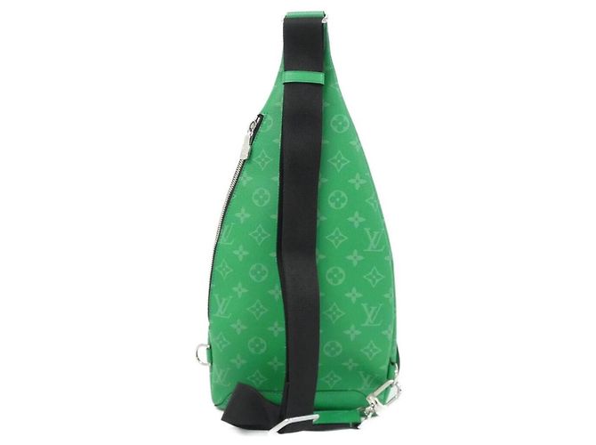 Borsa Louis Vuitton Taiga Rama Duo Slingback Verde chiaro - vista 2