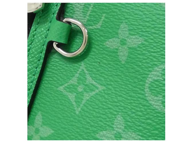 Borsa Louis Vuitton Taiga Rama Duo Slingback Verde chiaro - vista 4