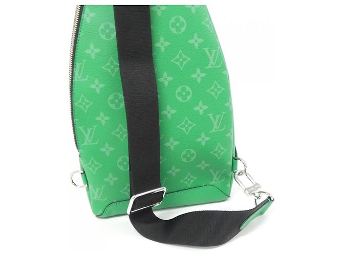 Borsa Louis Vuitton Taiga Rama Duo Slingback Verde chiaro - vista 6