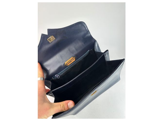 Vintage Givenchy Lederhandtasche in Marineblau - Ansicht 10