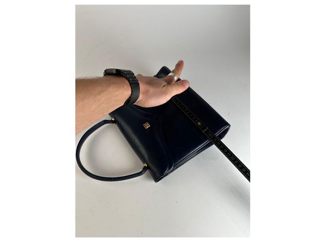Vintage Givenchy Lederhandtasche in Marineblau - Ansicht 6