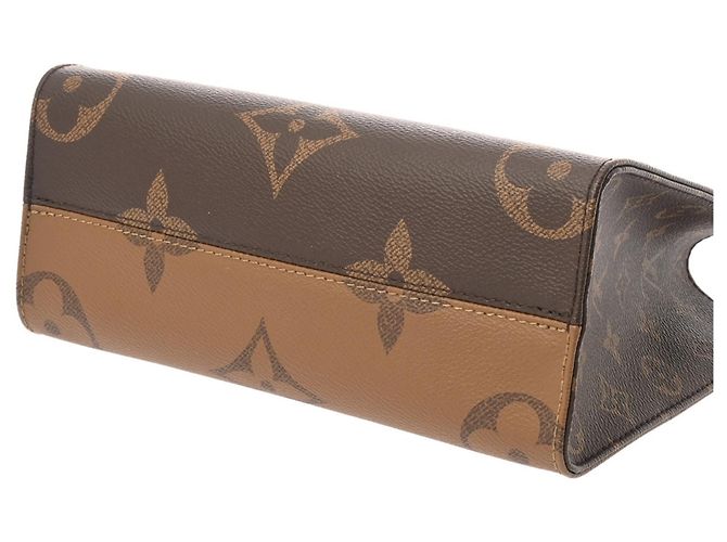 Borsa OnTheGo PM Monogram Reverse Louis Vuitton Marrone - vista 6