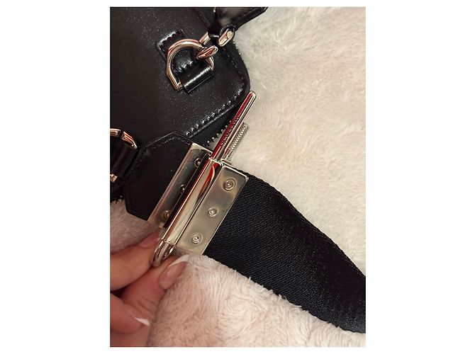 Givenchy Schultertasche aus schwarzem Leder - Ansicht 3