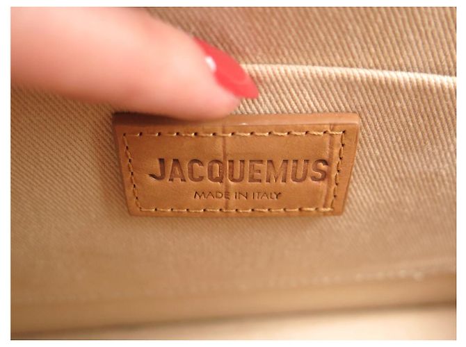 NOVO SACO DE MÃO JACQUEMUS LE GRAND CHIQUITO EM COURO COM ESTILO CROCODILO E ALÇA Camelo - vista 11