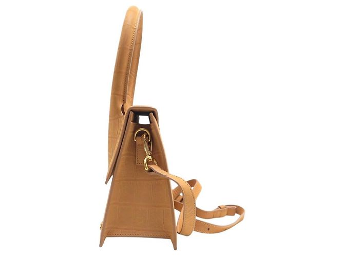 NOVO SACO DE MÃO JACQUEMUS LE GRAND CHIQUITO EM COURO COM ESTILO CROCODILO E ALÇA Camelo - vista 3