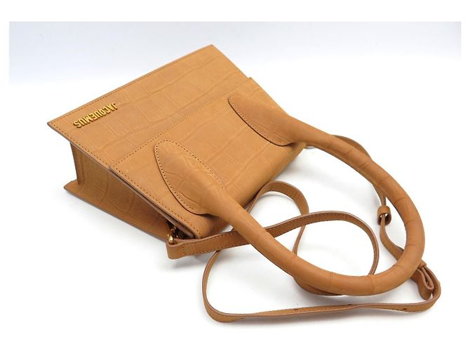 NOVO SACO DE MÃO JACQUEMUS LE GRAND CHIQUITO EM COURO COM ESTILO CROCODILO E ALÇA Camelo - vista 6