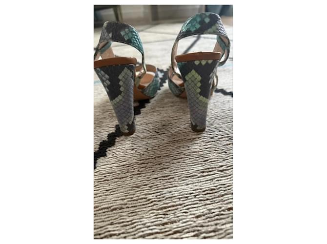 Escada Salto Slingback Estampado de Python Verde Cinza Roxo Impressão em python - vista 4