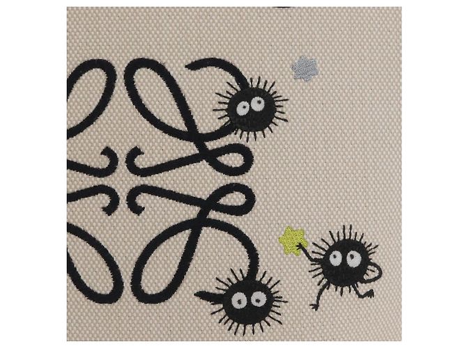 LOEWE - Bolsa Susuwatari de Studio Ghibli El Viaje de Chihiro en lona crema Auth 167021SM Crudo - vista 21