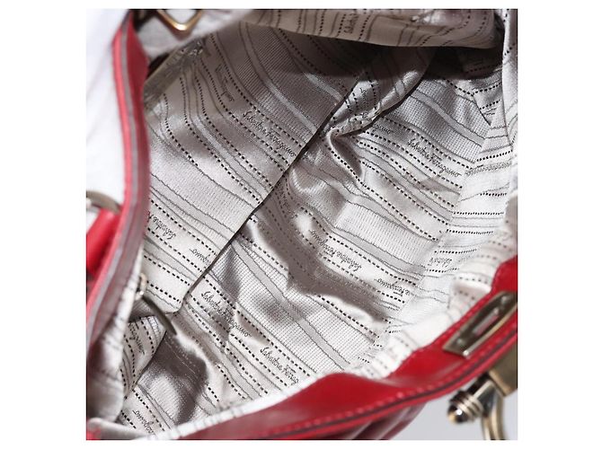 Borsa a mano Gancini in pelle rossa Salvatore Ferragamo Auth ARZ205 Rosso - vista 11