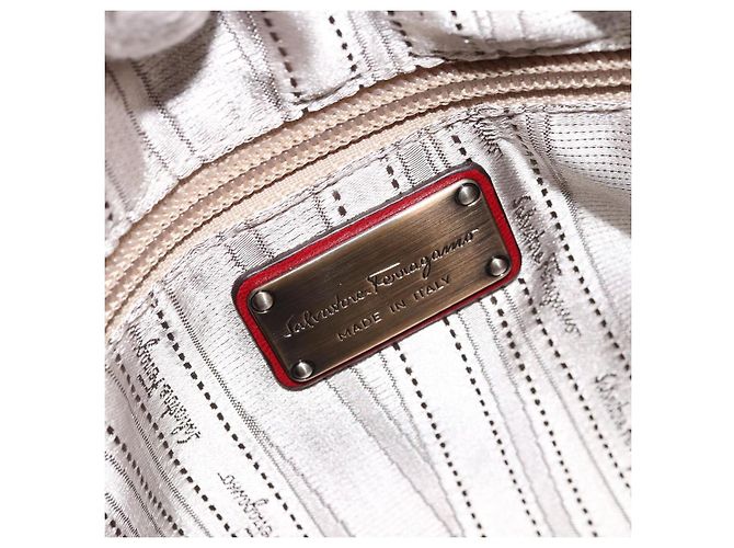 Borsa a mano Gancini in pelle rossa Salvatore Ferragamo Auth ARZ205 Rosso - vista 19