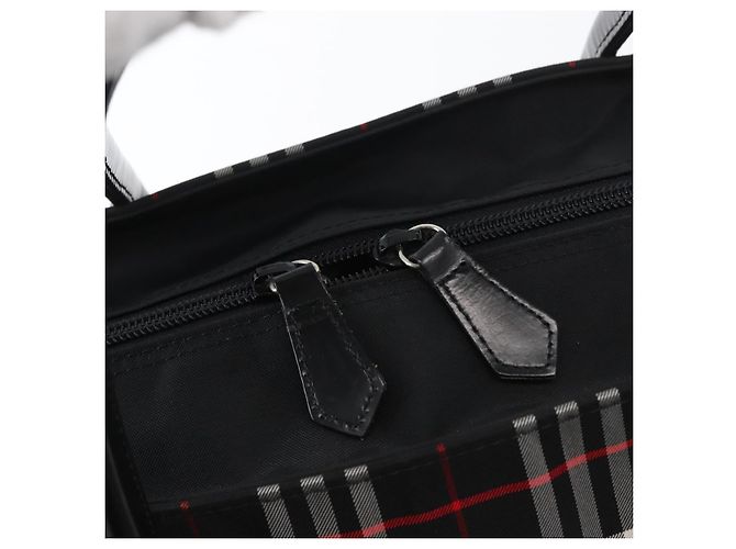 Borsa a mano Burberrys Nova Check Blue Label in nylon nero e argento Auth fm5217 - vista 17