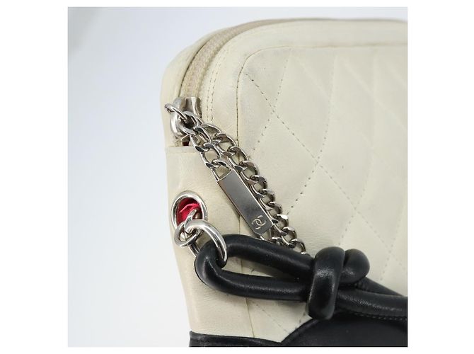 CHANEL Sac à épaule Cambon en cuir d'agneau blanc et noir CC Auth 172750 - vue 10