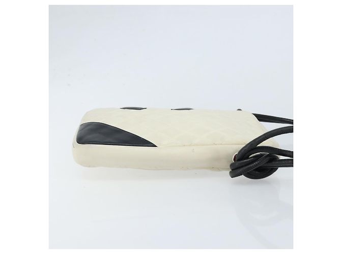 CHANEL Sac à épaule Cambon en cuir d'agneau blanc et noir CC Auth 172750 - vue 3