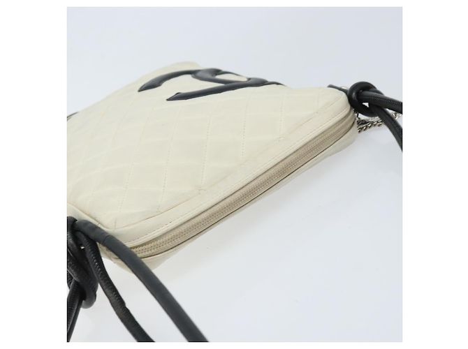 CHANEL Sac à épaule Cambon en cuir d'agneau blanc et noir CC Auth 172750 - vue 6