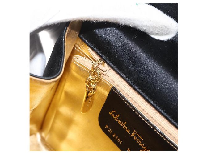 Bolso de Hombro Salvatore Ferragamo Vala Satén Negro Oro Auth BA11117 Dorado - vista 20