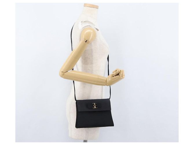 Bolso de Hombro Salvatore Ferragamo Vala Satén Negro Oro Auth BA11117 Dorado - vista 22