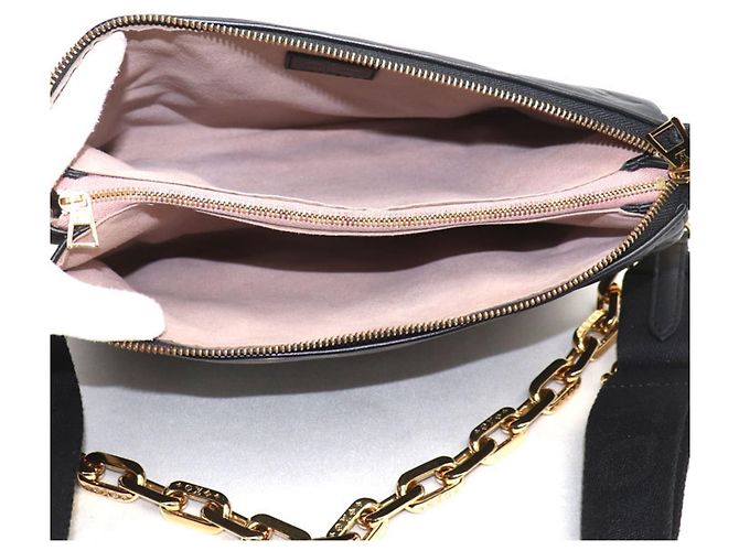 Borsa a spalla Coussin PM in pelle Monogram goffrata Louis Vuitton Nero - vista 4