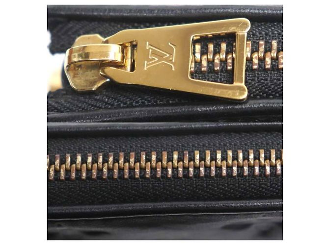 Borsa a spalla Coussin PM in pelle Monogram goffrata Louis Vuitton Nero - vista 9
