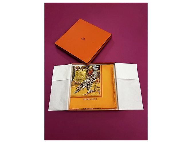 Foulard in seta Hermès 'Concours d'Elegance' Marrone Bianco Rosso Blu Grigio Giallo Gold hardware - vista 2