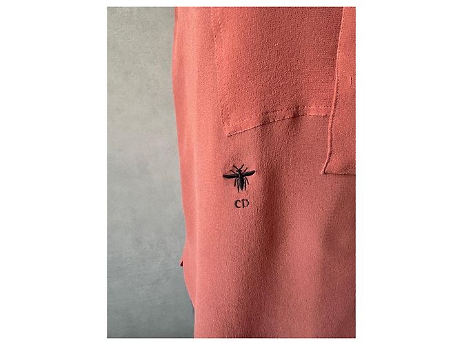 Camicia senza maniche in seta corallo di Christian Dior con ape ricamata - vista 2